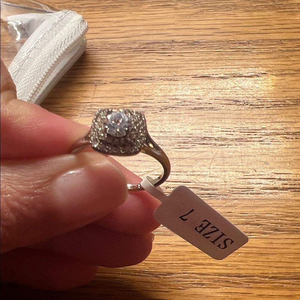 Stunning Silver and Diamond Women's Ring